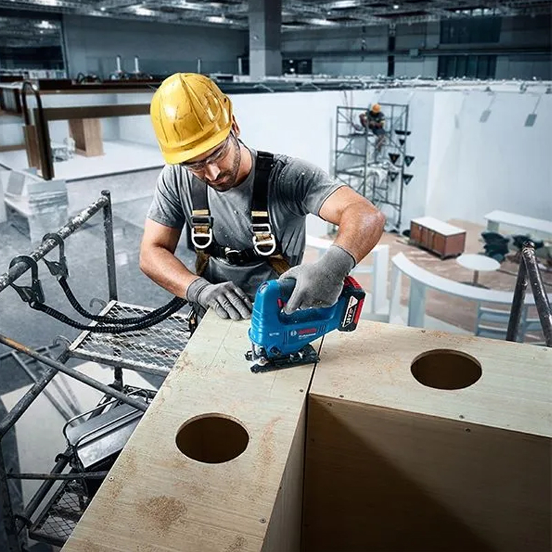 Bosch GST 183-LI Professional  - đánh giá và giá Woodworking Saw